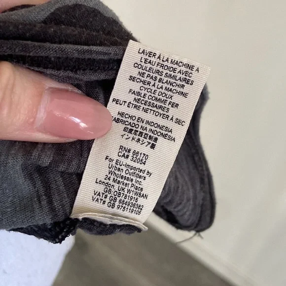 Free People FREE WITH ANY PURCHASE camo tee shirt sleeve camouflage top medium - Picture 8 of 14